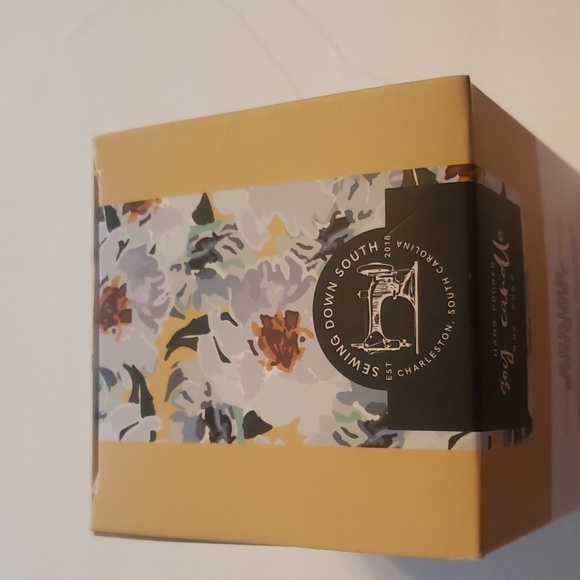 Sewing down south 9 0z candle - Picture 2 of 4